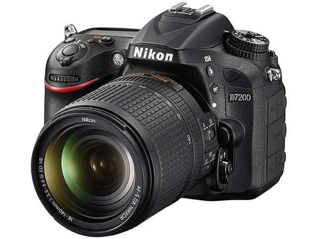 Nikon D7200 24.2MP DSLR Camera with AF S DX 18 140mm f 3.5 5.6G ED VR Lens Black