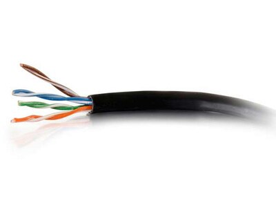 Rouleau de câble réseau Ethernet de catégorie 5e non blindé à conducteur massif 56021 de C2G – 152,4 m (500 pi)– ignifuge – noir