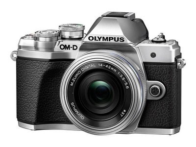 Appareil-photo sans miroir à 16 Mpx OM-D E-M10 Mark III d’Olympus avec objectif 14-42mm f/3.5-5.6 EZ, étui de transport et carte mémoire de 16 Go - argent