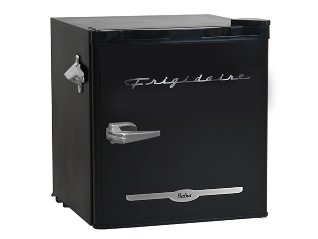 Réfrigérateur bar rétro Frigidaire de 1,6 pieds cube avec ouvre-bouteille sur le côté- Noir